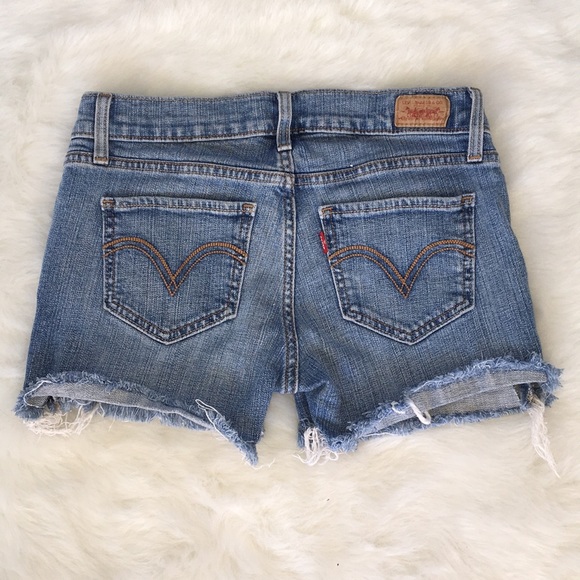 frayed levi shorts